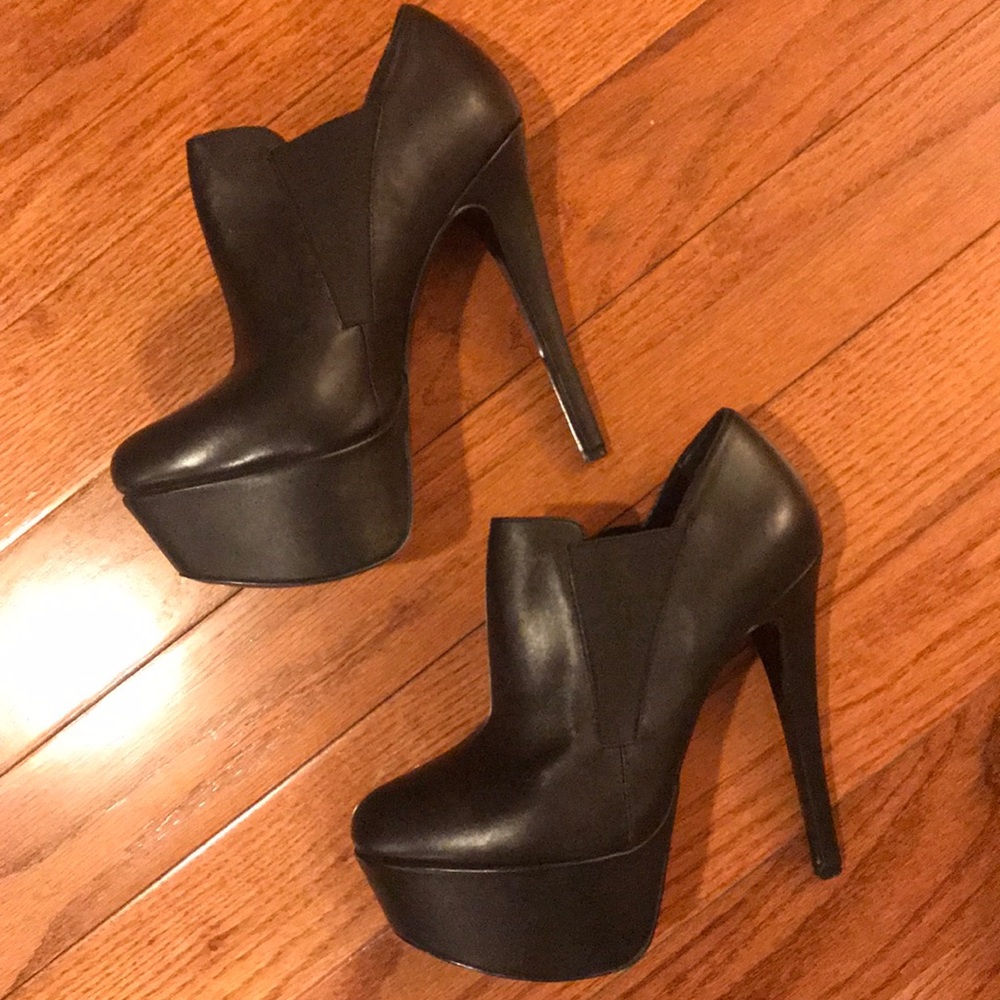 Steve Madden Black Platform Booties In Size 9 - image 2